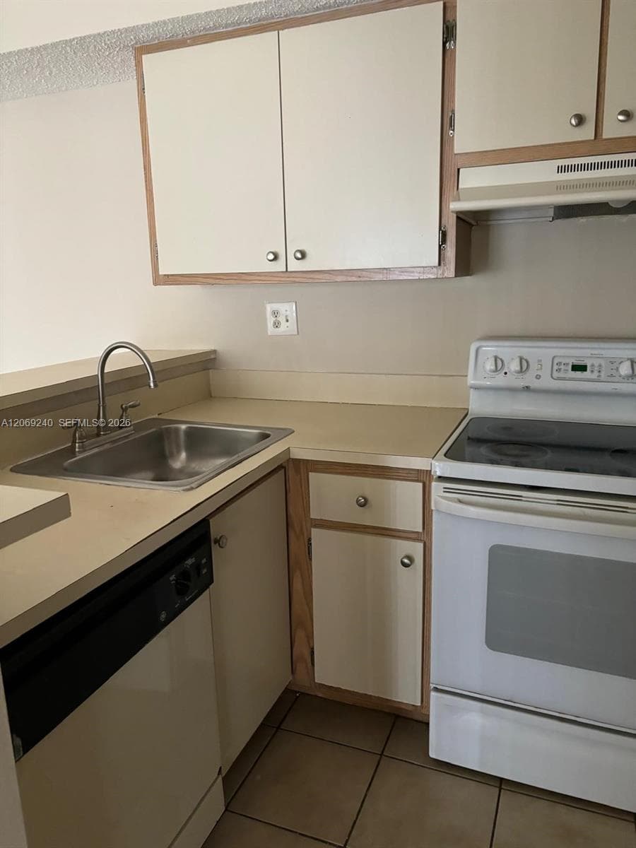 7200 NW 179th St # 310, Hialeah, FL 33015 photo 2