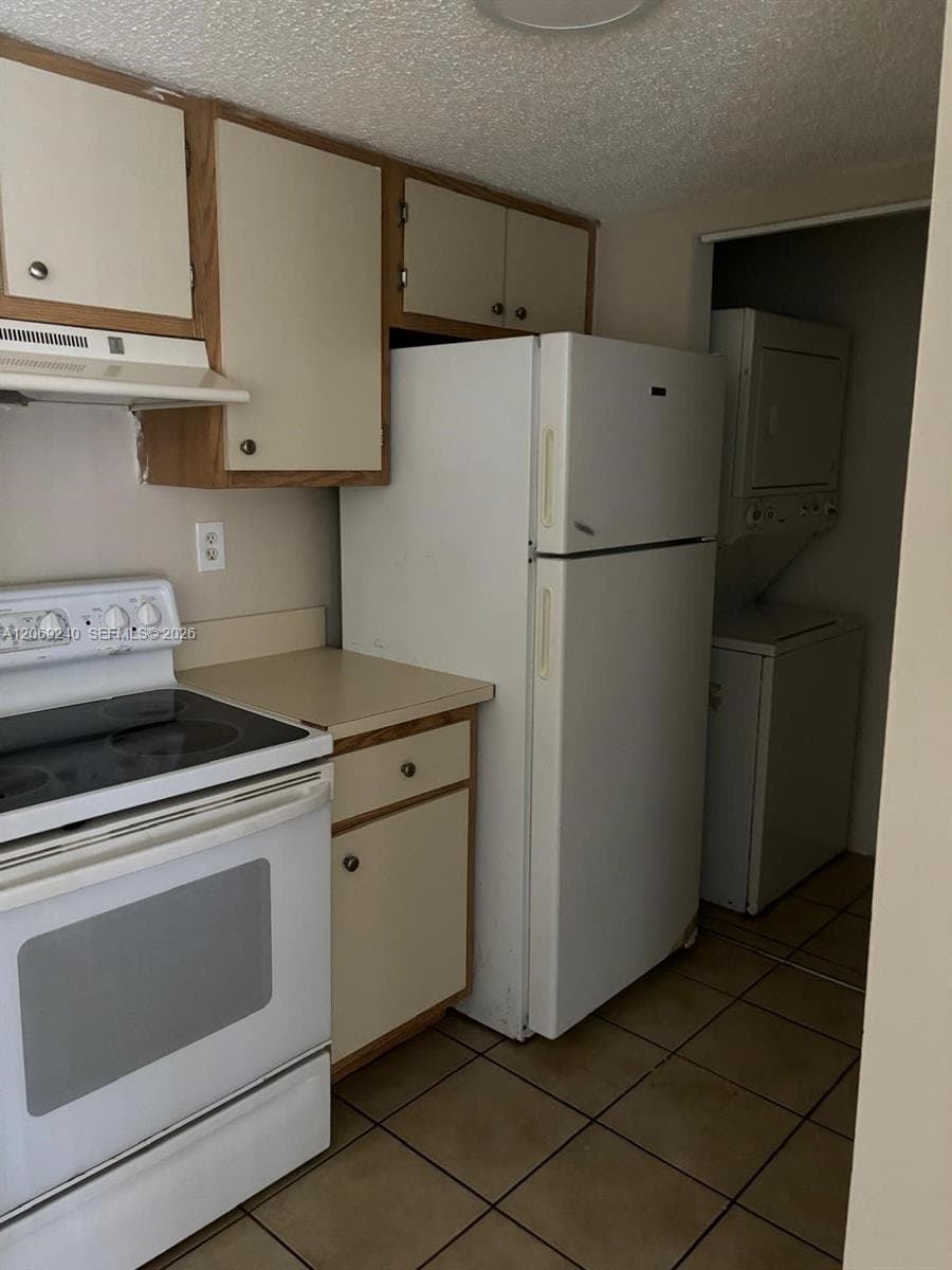 7200 NW 179th St # 310, Hialeah, FL 33015