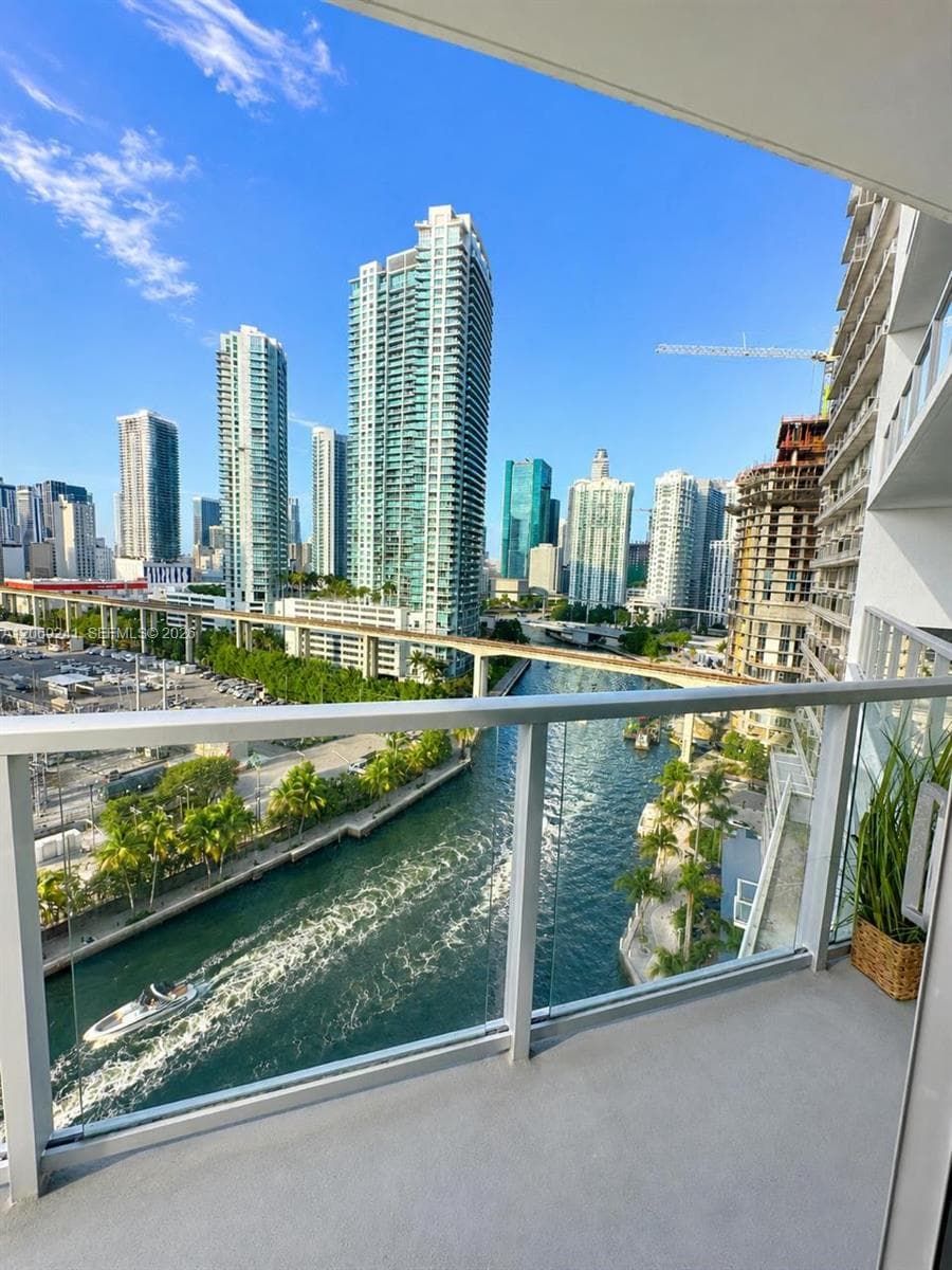 185 SW 7th St # 1505, Miami, FL 33130 photo 3