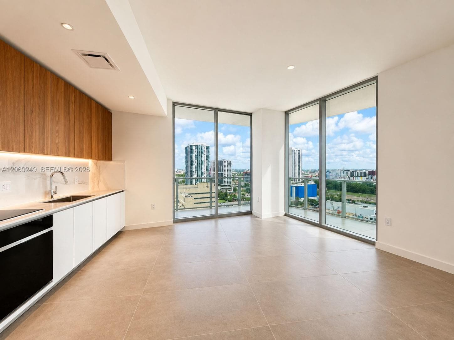 1400 Biscayne Blvd # 1807, Miami, FL 33132 photo 2