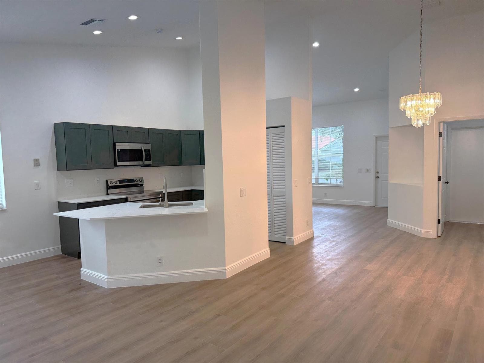 853 SAND CREEK Circle, Weston, FL 33327 photo 3