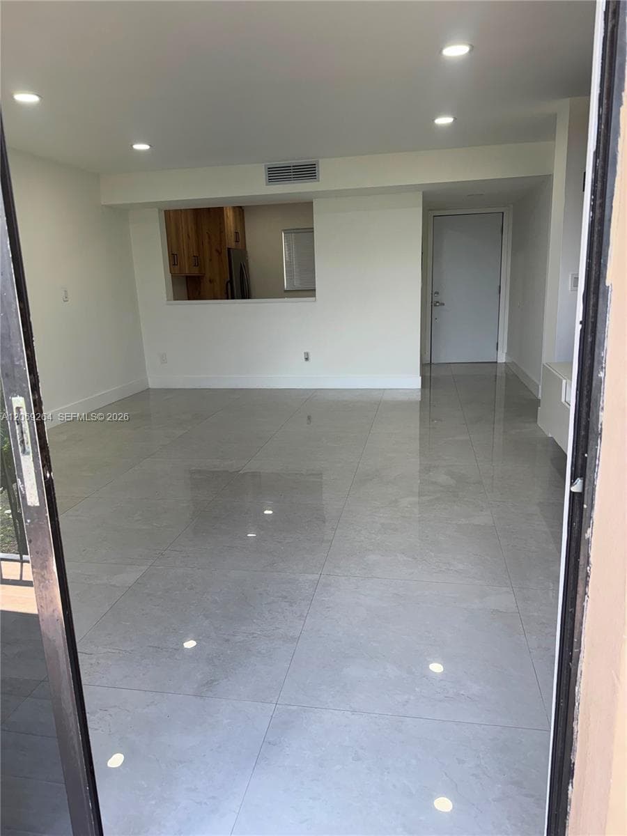8635 NW 8th St # 413, Miami, FL 33126 photo 2