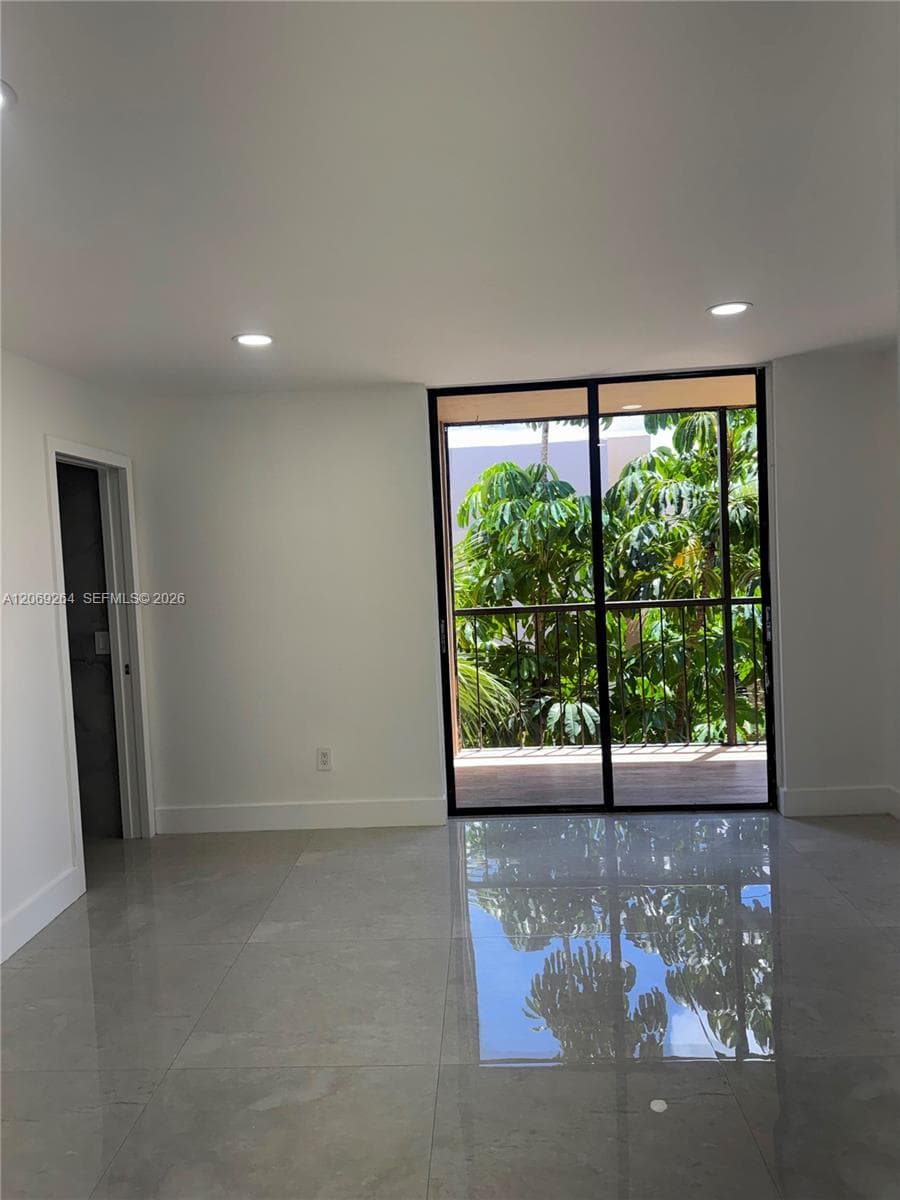 8635 NW 8th St # 413, Miami, FL 33126 photo 5