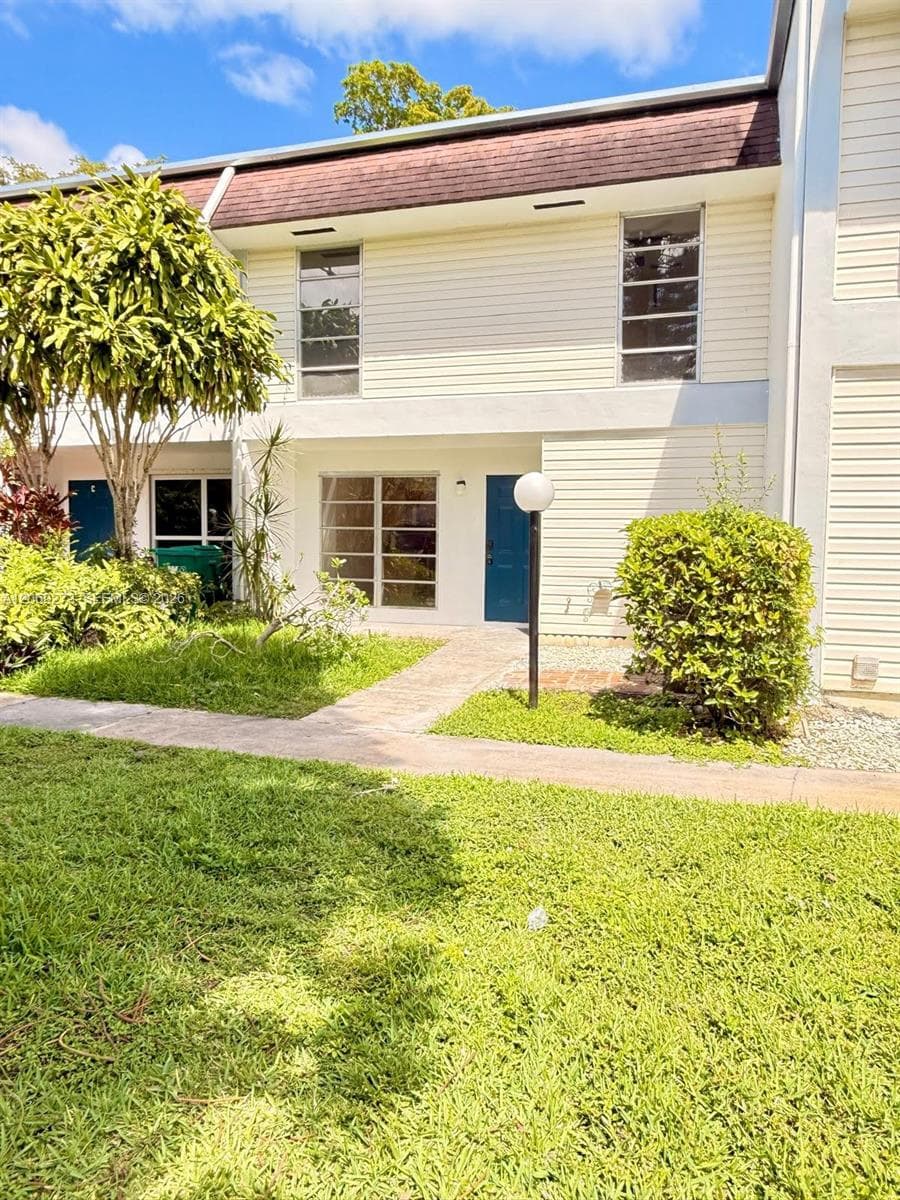 3301 Raleigh St # 4D, Hollywood, FL 33021 photo 2