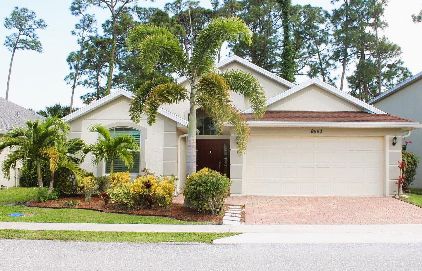 9553 SEA SPRAY Drive, Fort Pierce, FL 34945 photo 2