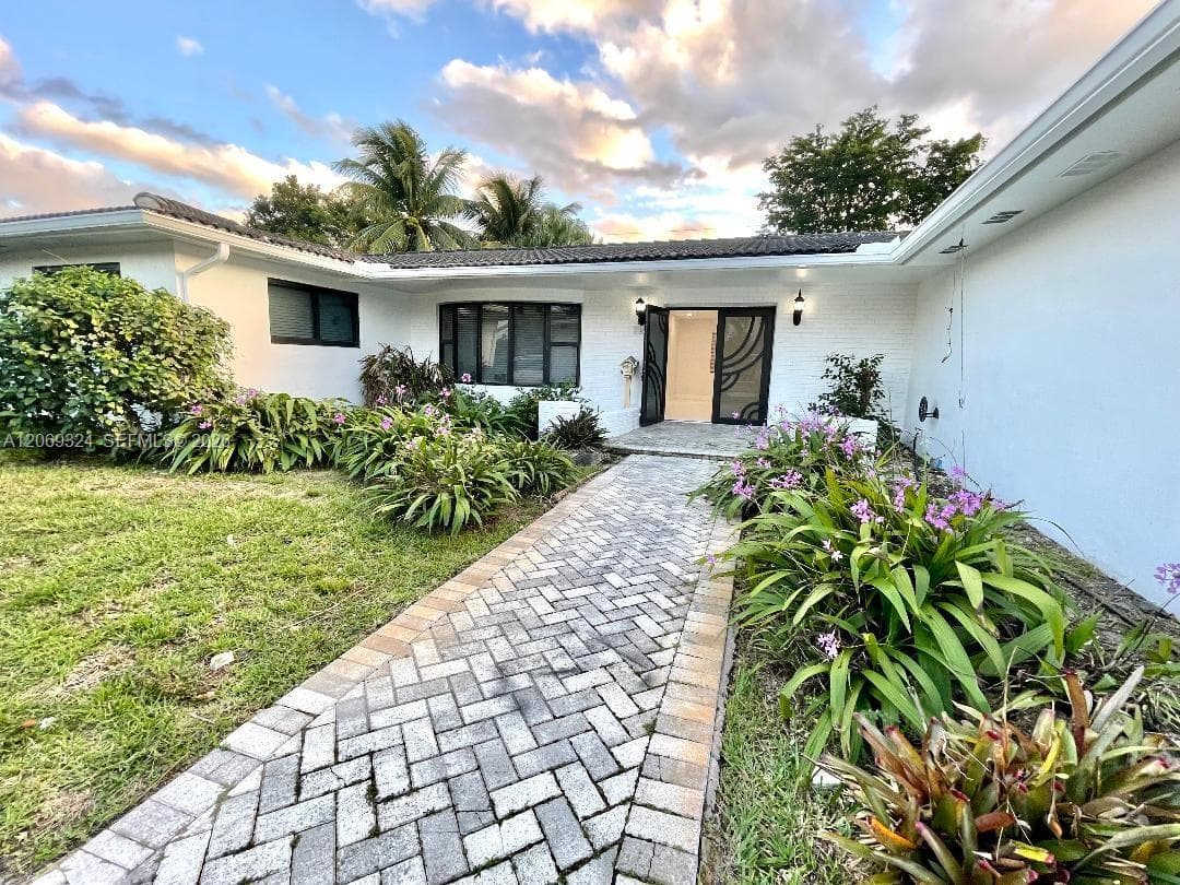 4910 Jefferson St, Hollywood, FL 33021