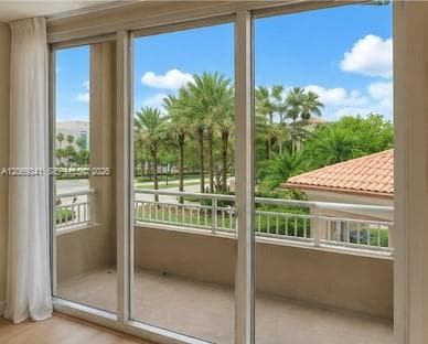 19501 W Country Club Dr # 210, Aventura, FL 33180 photo 2