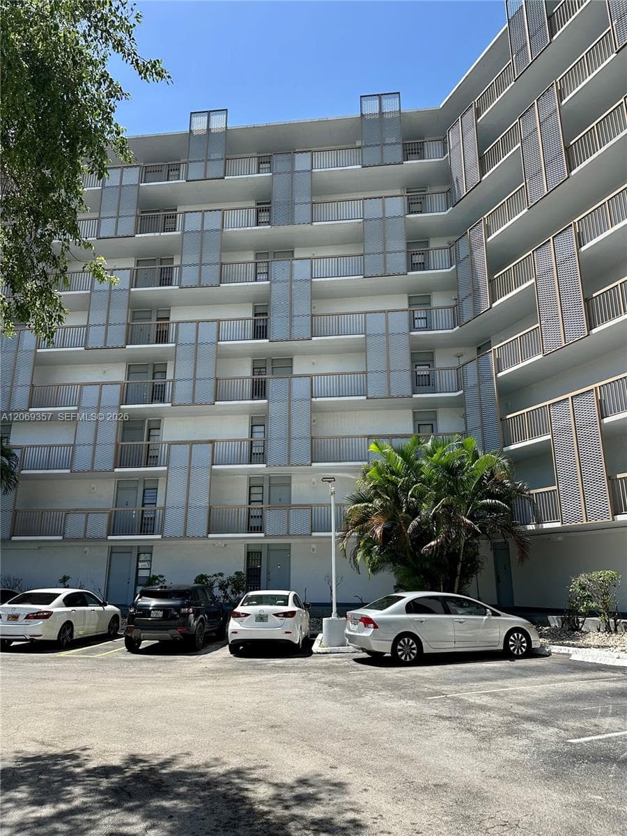 3401 N Country Club Dr # EI-216, Aventura, FL 33180 photo 2