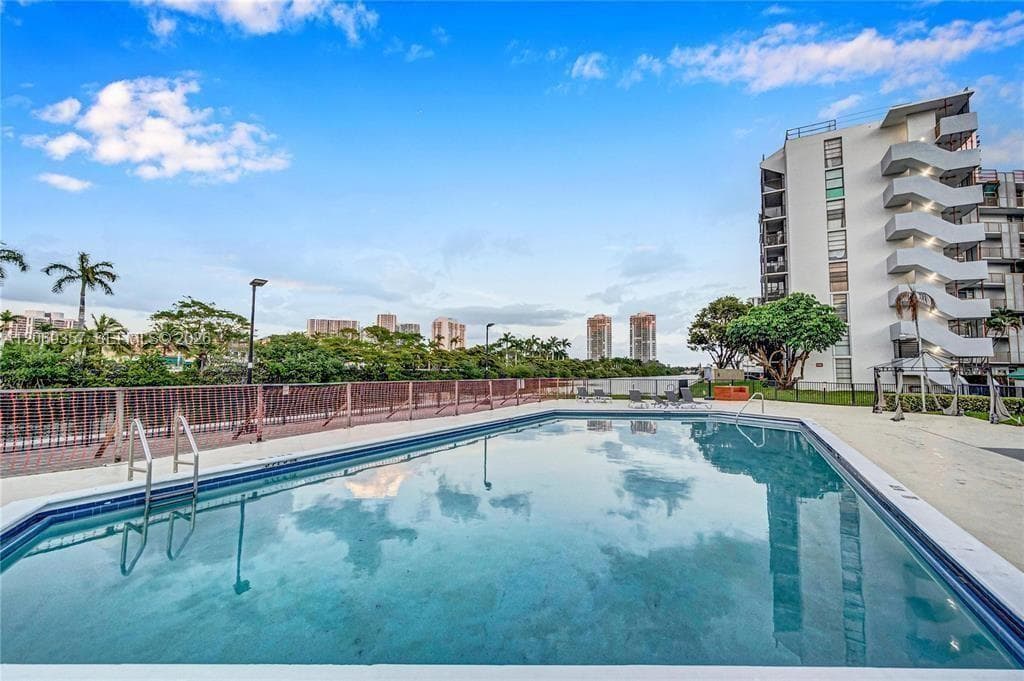 3401 N Country Club Dr # EI-216, Aventura, FL 33180