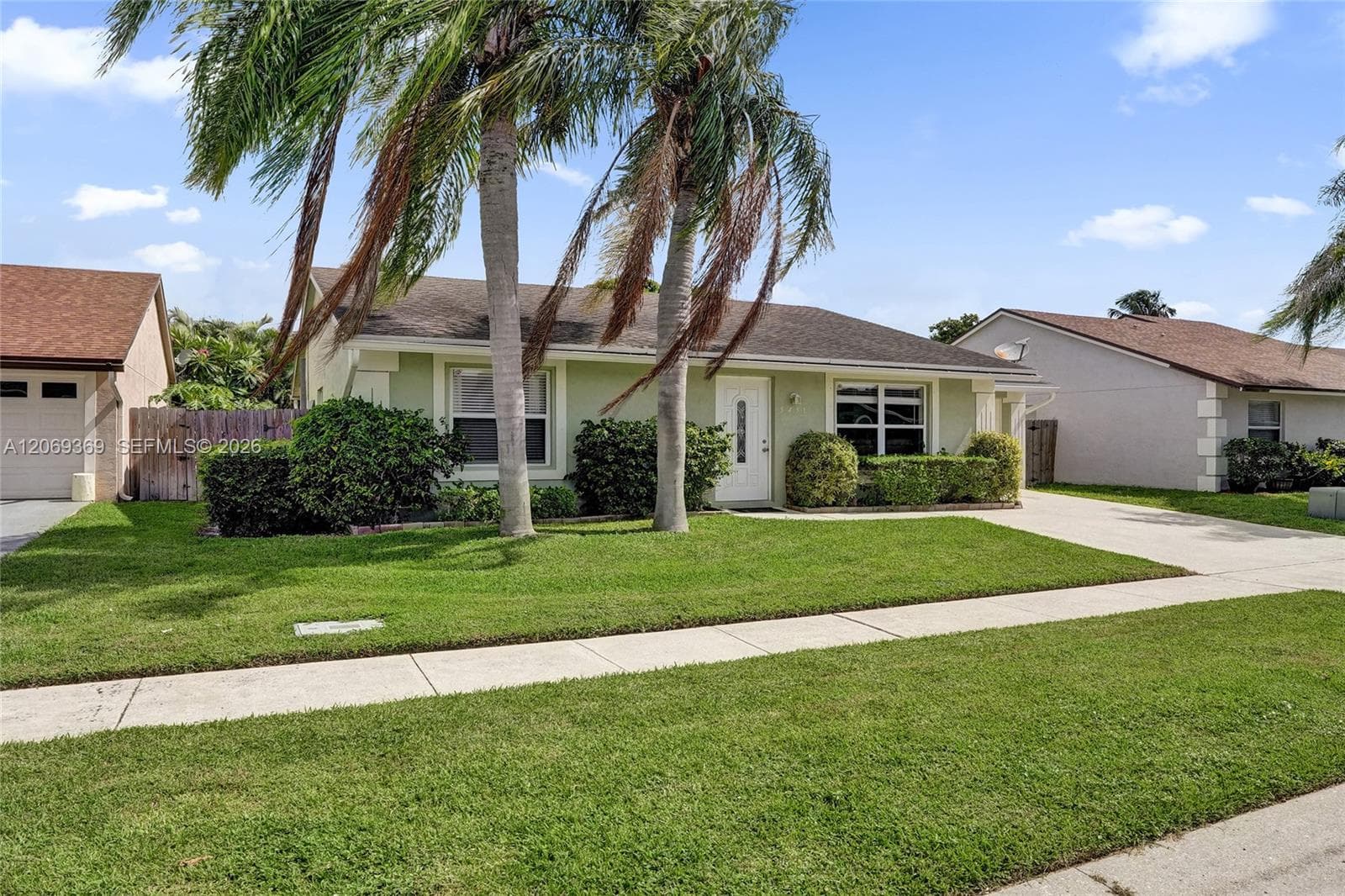 5451 Chicory Ln, Lake Worth, FL 33463 photo 2