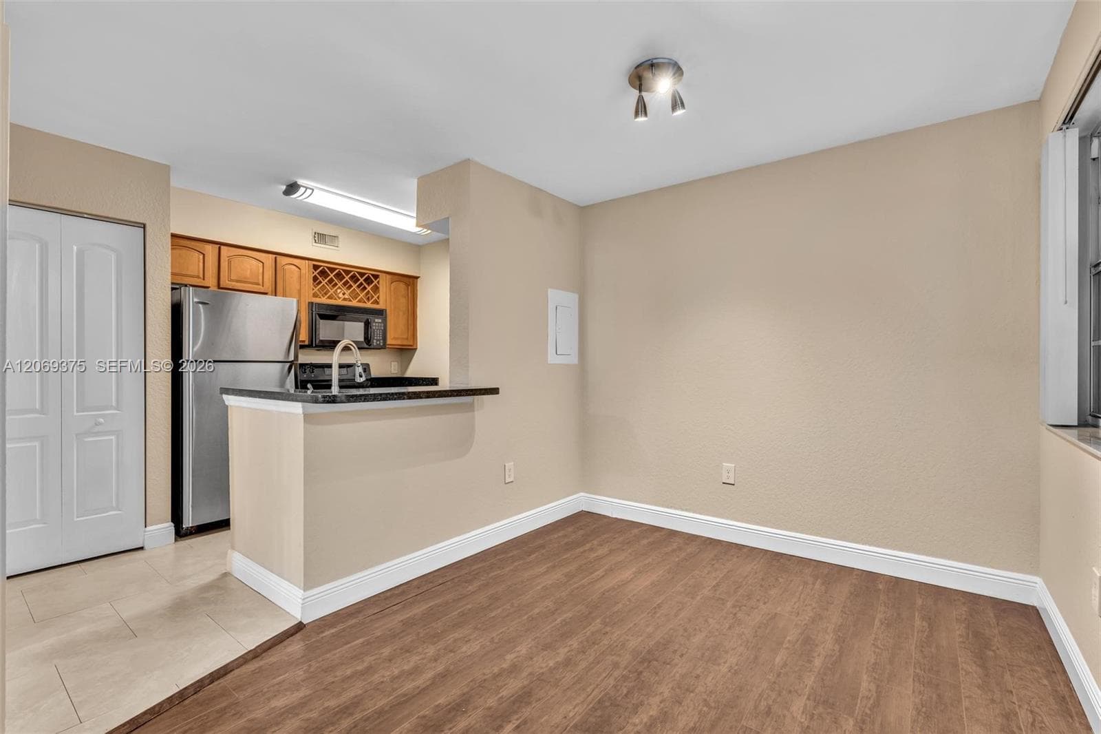 2850 N Oakland Forest Dr # 208, Oakland Park, FL 33309 photo 4