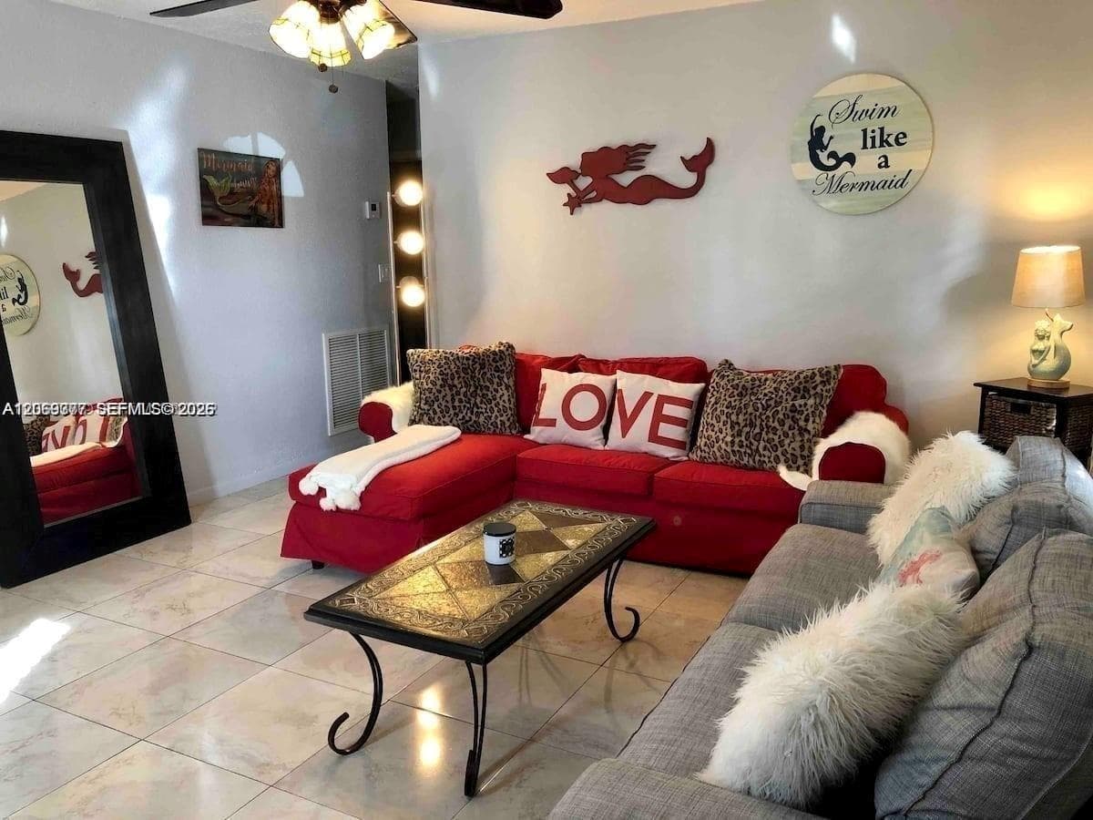 2411 Hayes St, Hollywood, FL 33020 photo 2