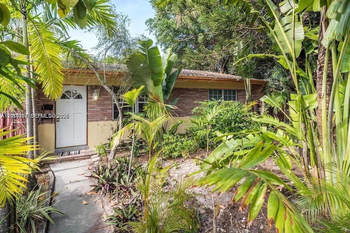 2411 Hayes St, Hollywood, FL 33020