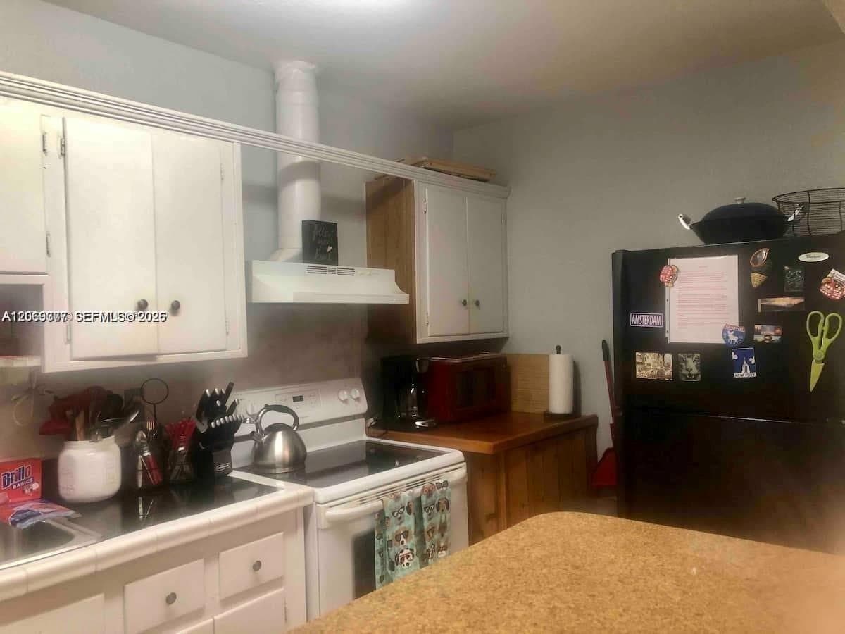 2411 Hayes St, Hollywood, FL 33020 photo 5