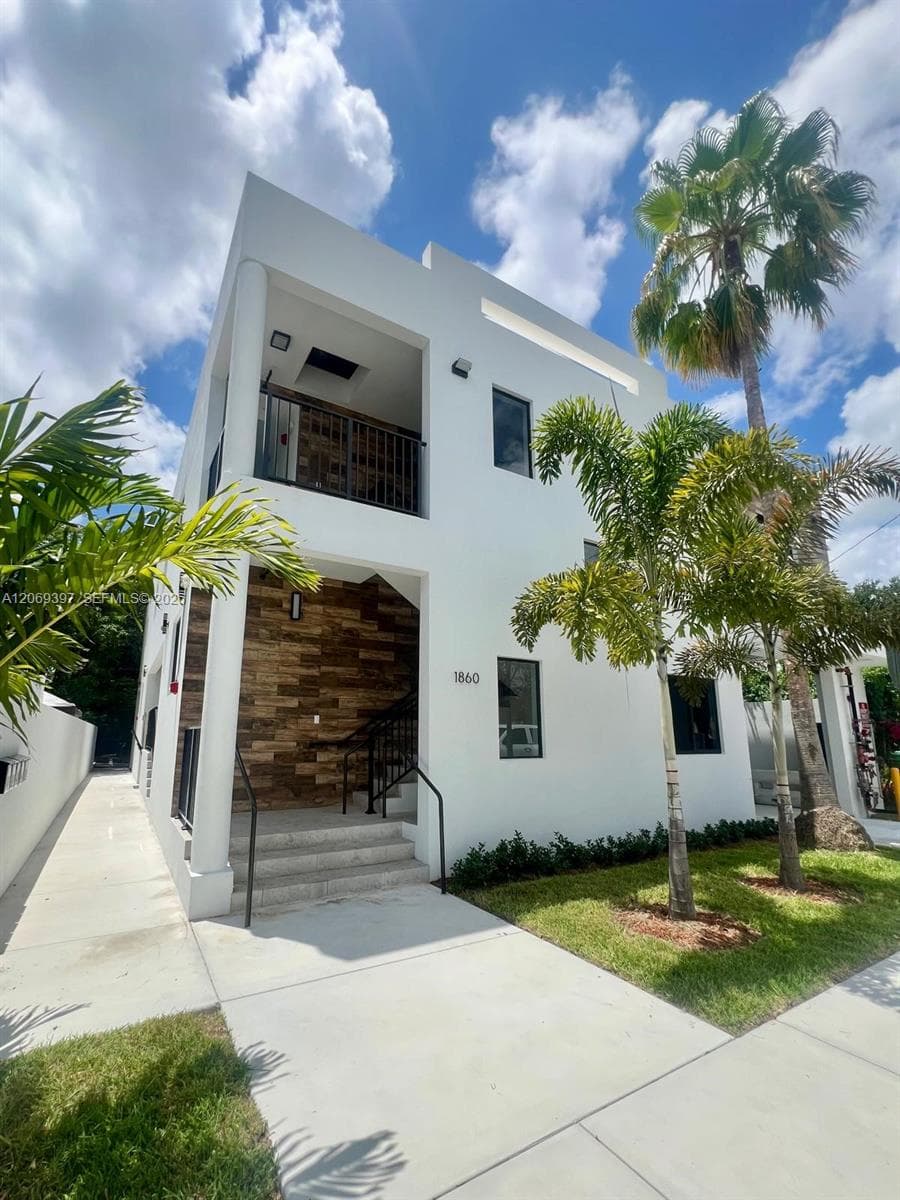 1860 NW 19th St # 203, Miami, FL 33125 photo 2