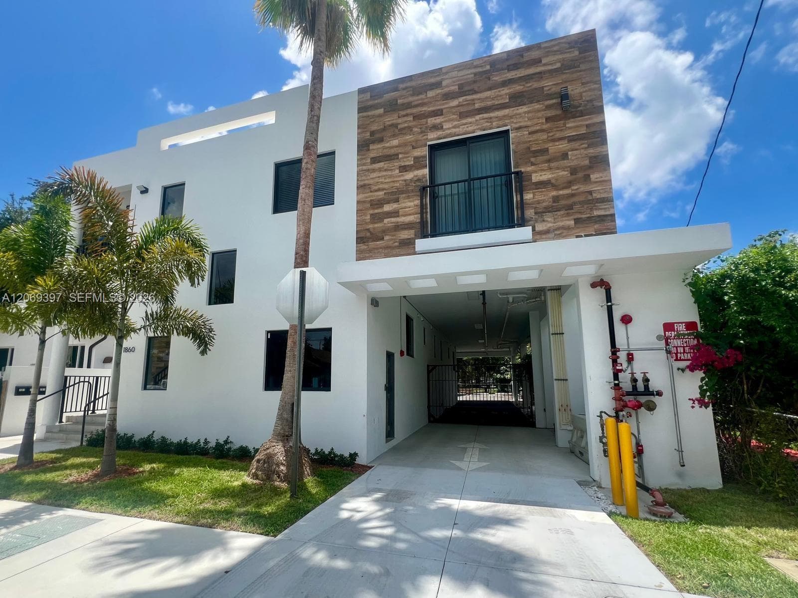 1860 NW 19th St # 203, Miami, FL 33125