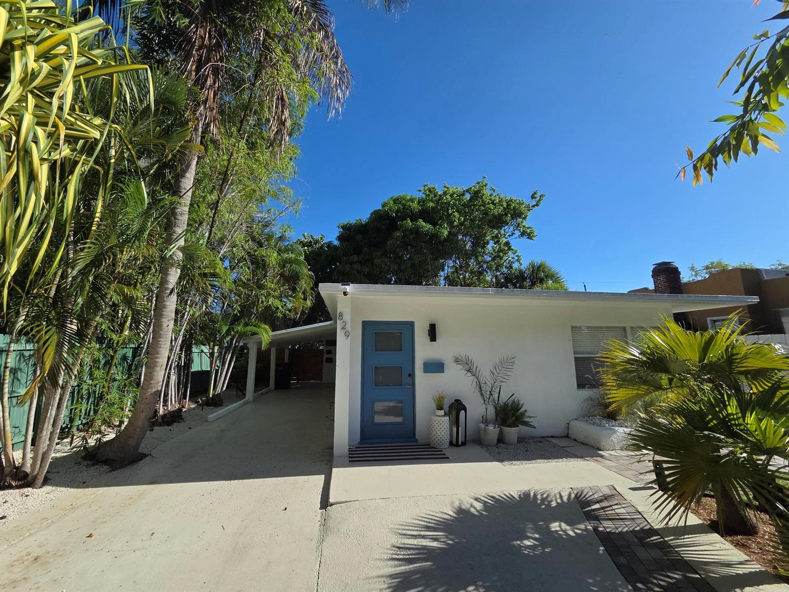 829 Macy Street, West Palm Beach, FL 33405 photo 2
