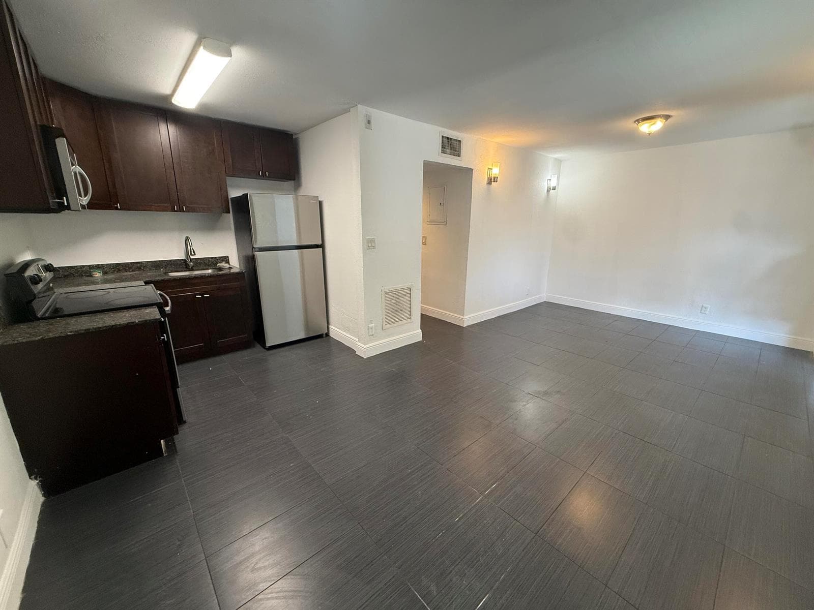 37 SW 14TH Street # 17, Dania Beach, FL 33004
