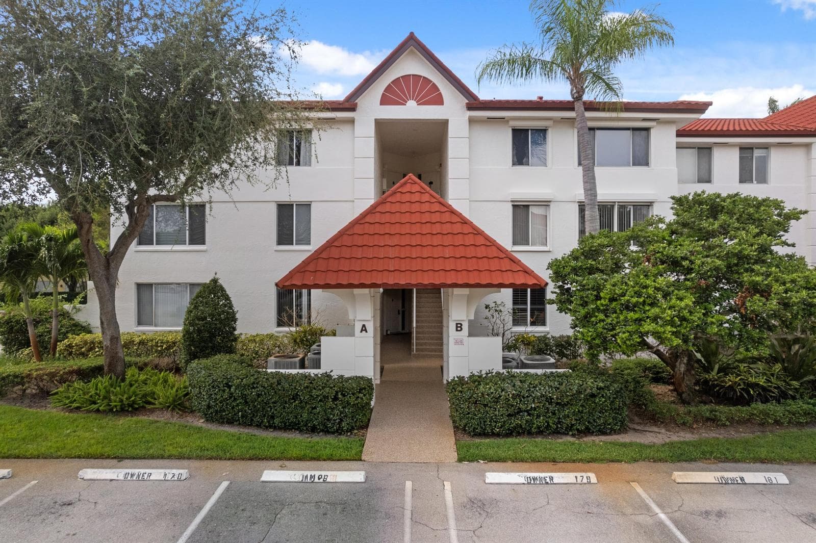 106 Half Moon Circle # B1, Hypoluxo, FL 33462 photo 2