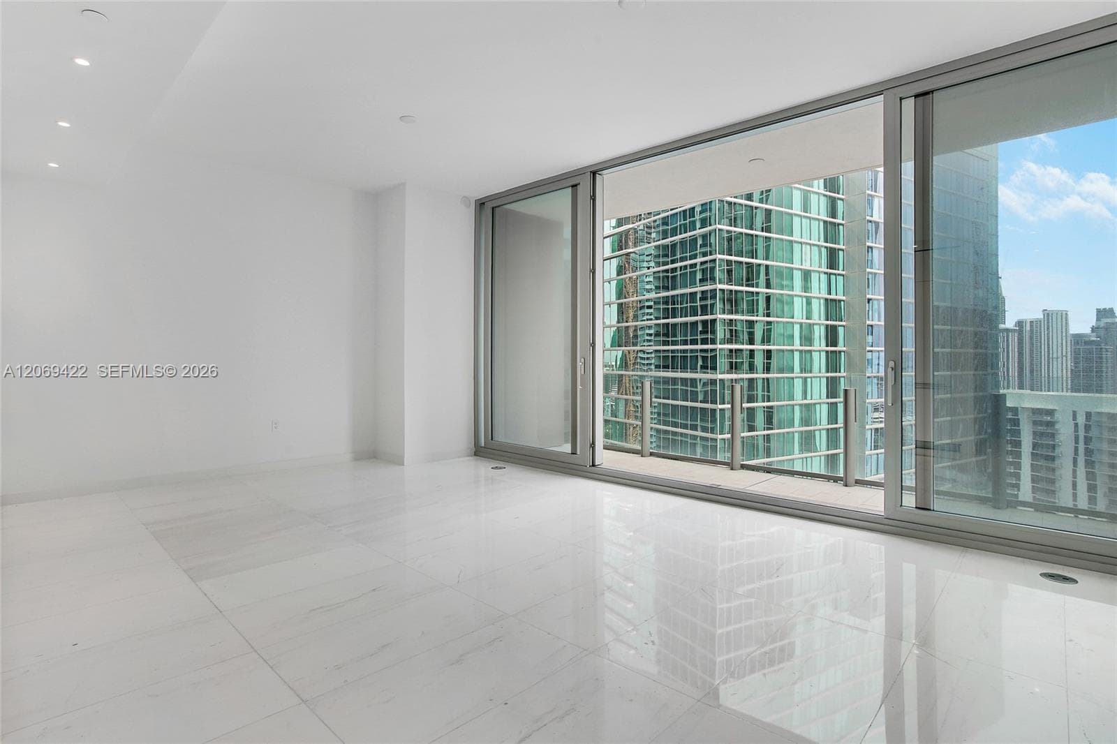 300 Biscayne Boulevard Way # 3108, Miami, FL 33131 photo 2