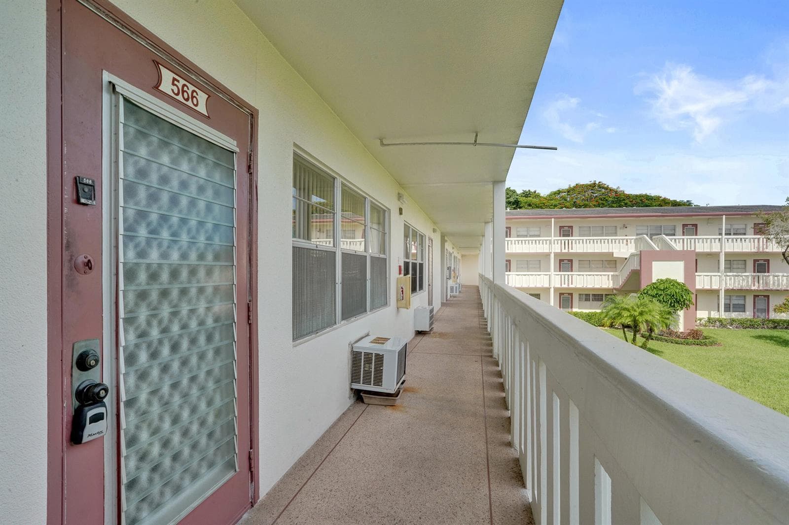 566 FANSHAW N, Boca Raton, FL 33434 photo 4