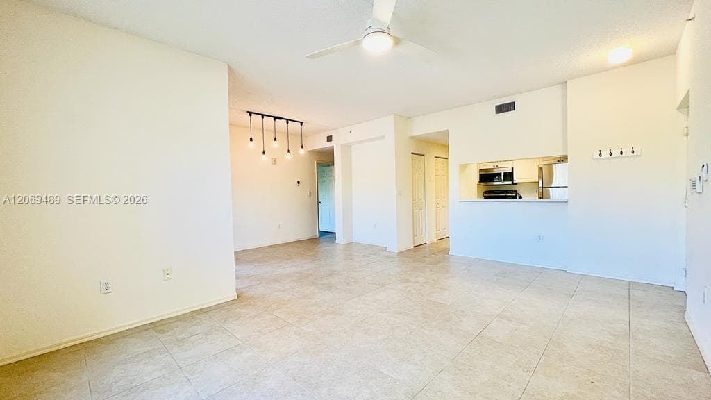 2807 Veronia Dr # 201, Palm Beach Gardens, FL 33410 photo 3