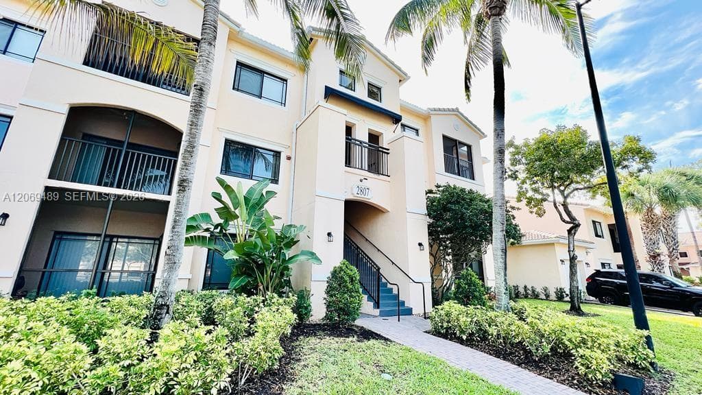 2807 Veronia Dr # 201, Palm Beach Gardens, FL 33410