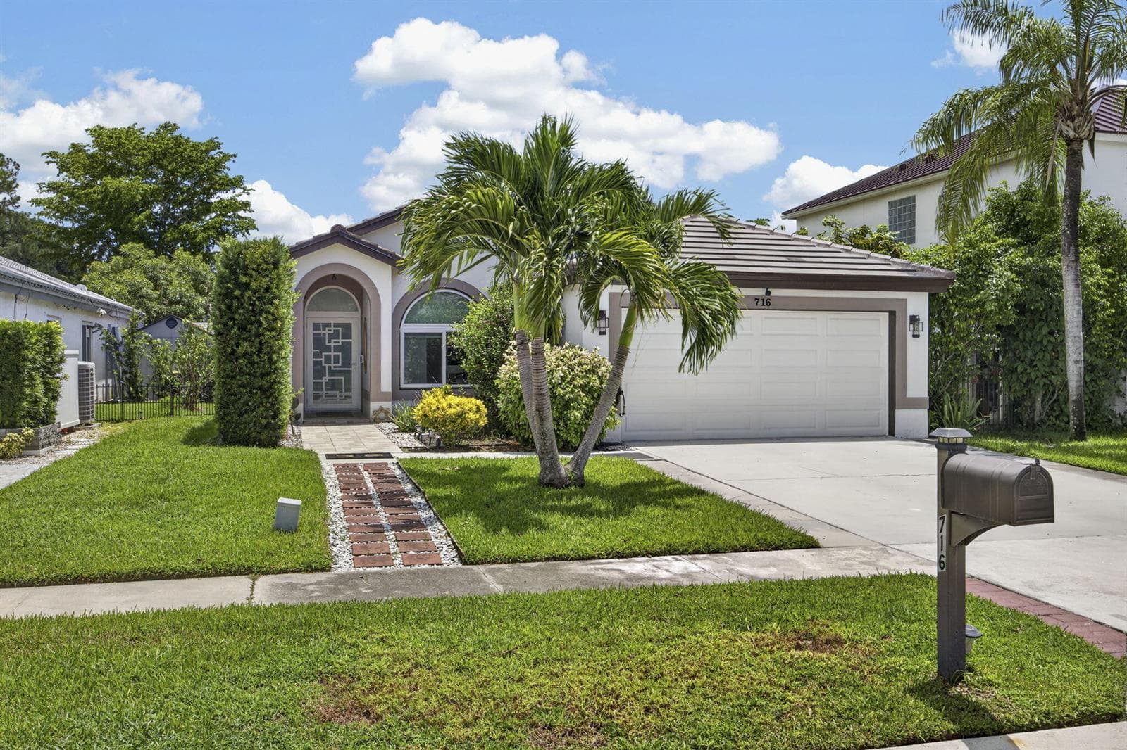 716 LAKE WELLINGTON Drive, Wellington, FL 33414 photo 2