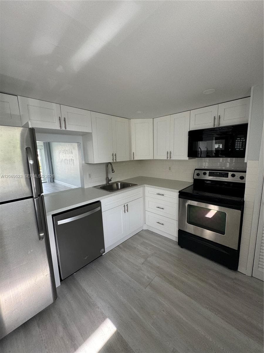 1398 NE 191st St # C305, Miami, FL 33179 photo 2