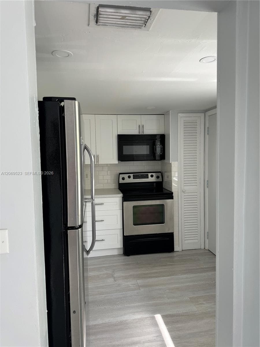 1398 NE 191st St # C305, Miami, FL 33179 photo 3