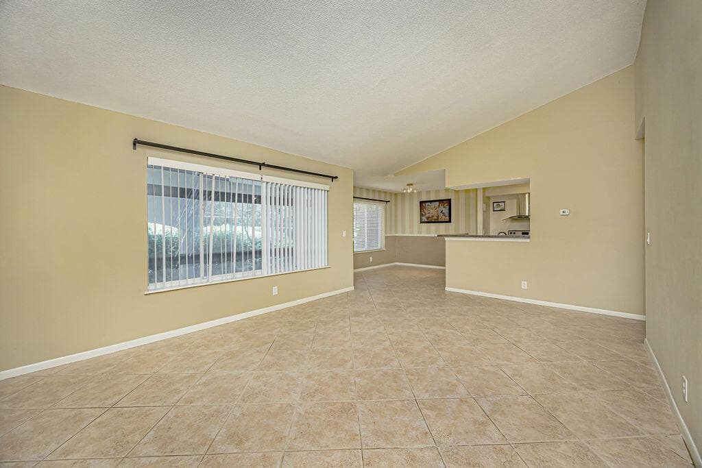815 W BOYNTON BEACH Boulevard # 1-203, Boynton Beach, FL 33426 photo 2
