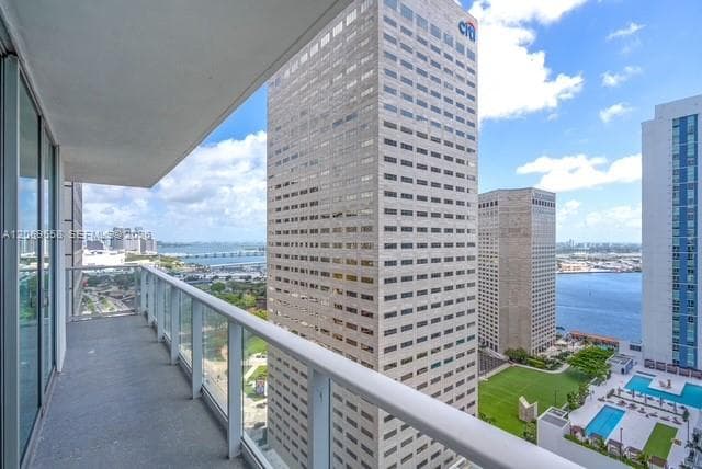 300 S Biscayne Blvd # T-2416, Miami, FL 33131 photo 2