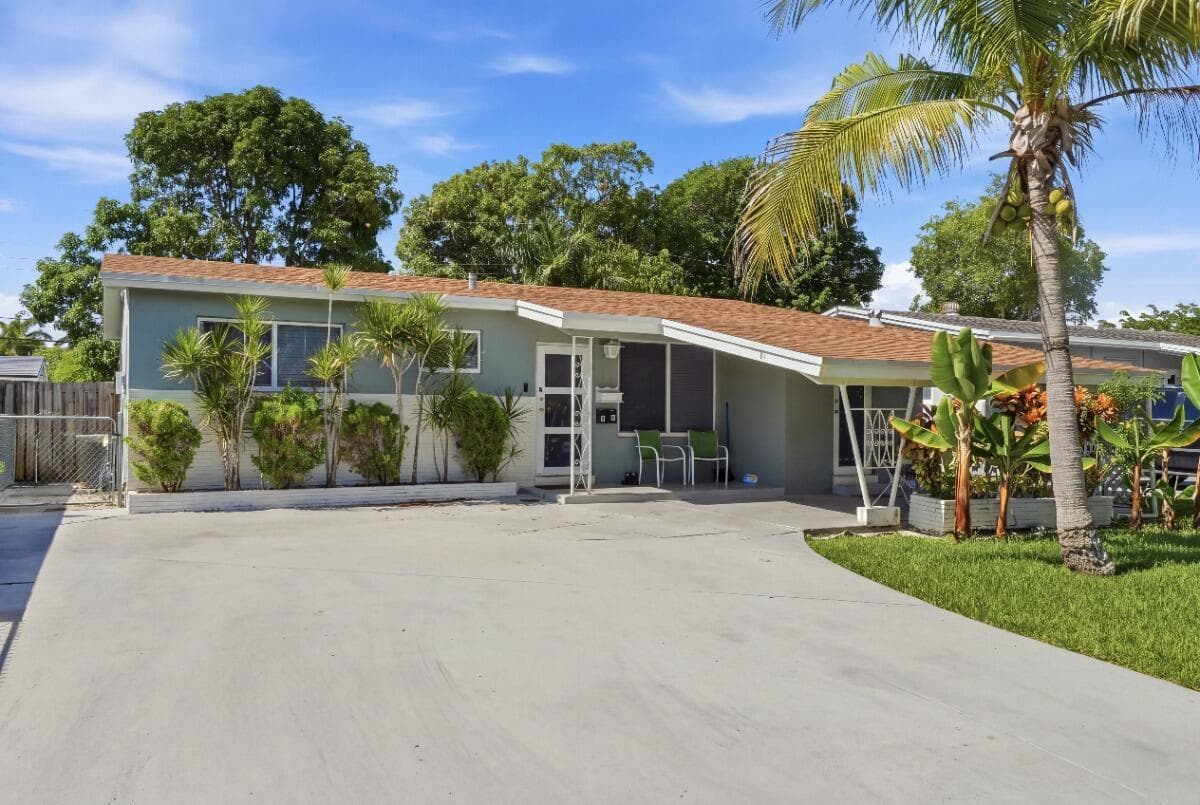309 SW 7TH Court, Hallandale Beach, FL 33009 photo 2