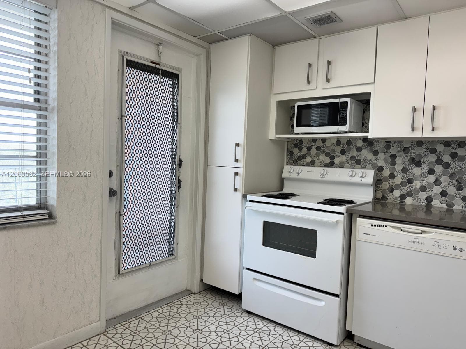2950 N Palm Aire Dr # 605, Pompano Beach, FL 33069 photo 2