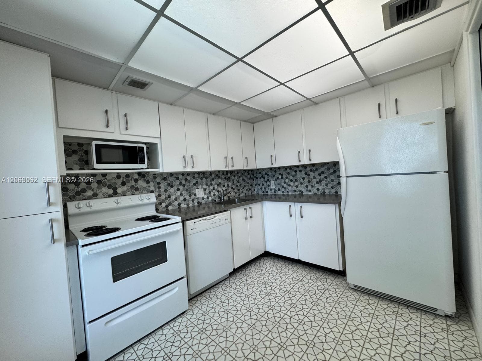 2950 N Palm Aire Dr # 605, Pompano Beach, FL 33069 photo 4