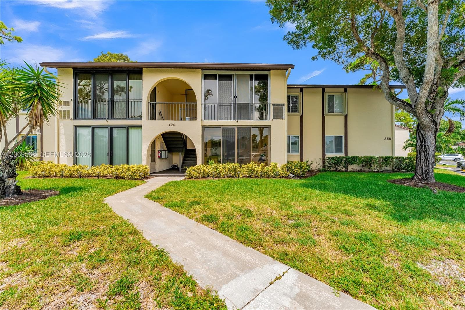 3561 Pine Tree Ct # D-1, Green Acres, FL 33463