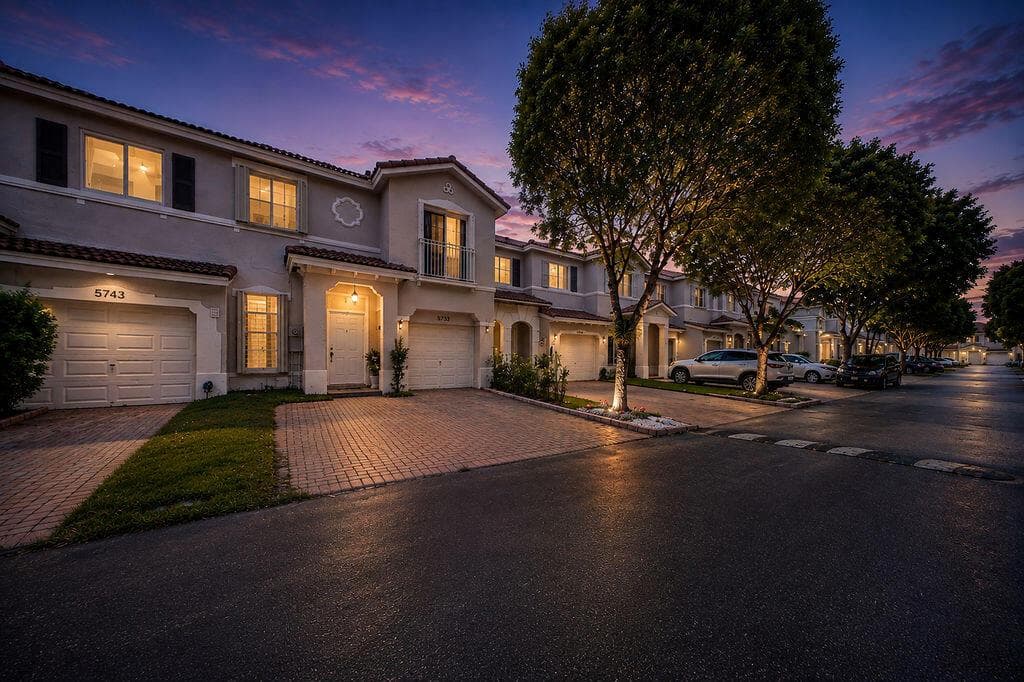 5733 NW 112th Place, Doral, FL 33178 photo 2