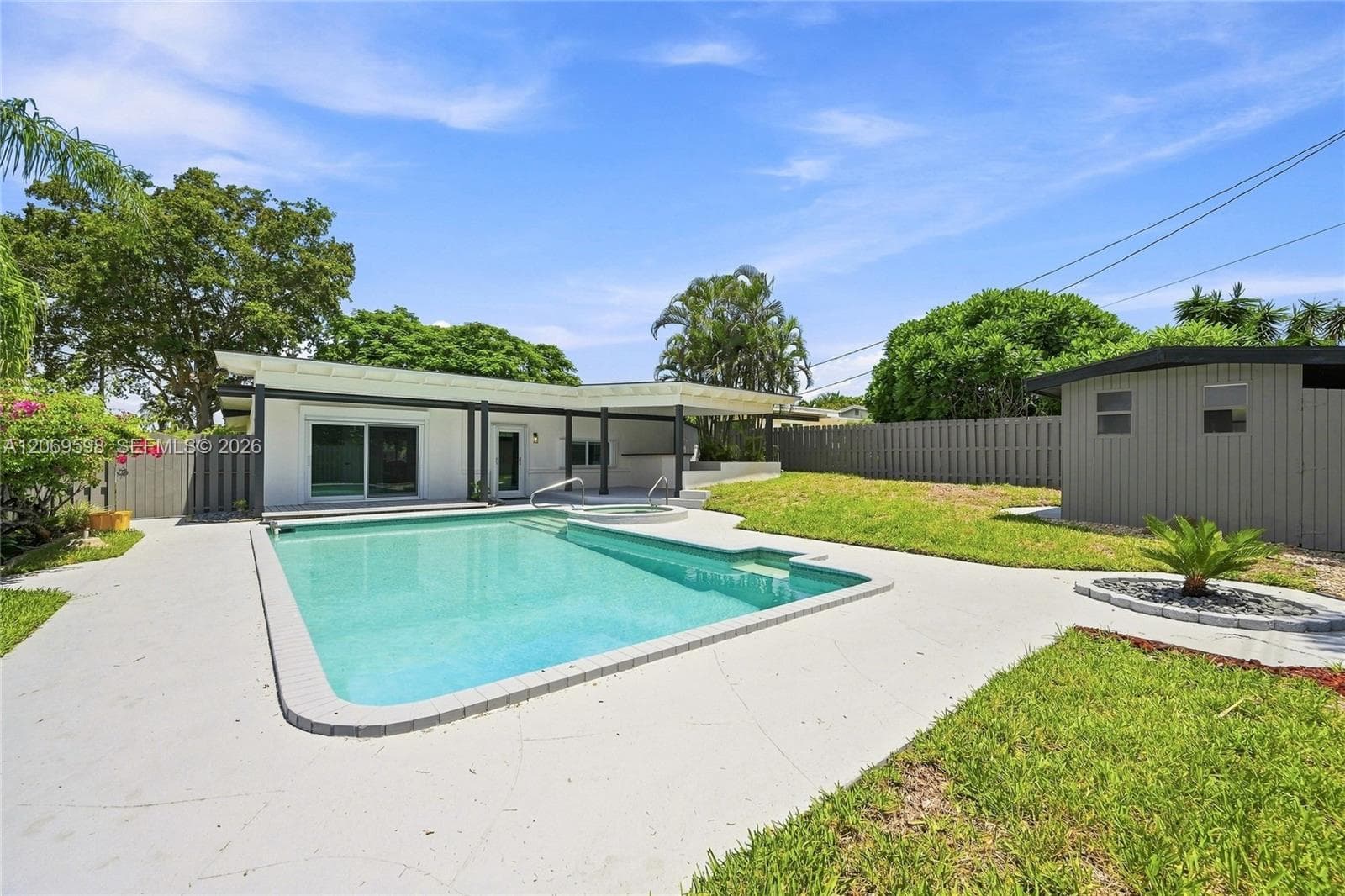 450 SW 1st St, Boca Raton, FL 33432 photo 3