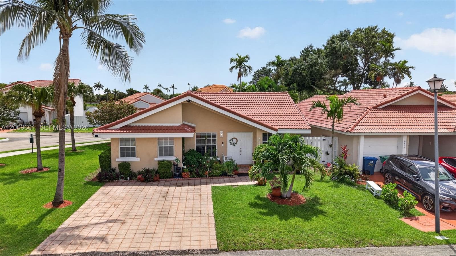 18847 NW 83rd Pl, Hialeah, FL 33015 photo 2