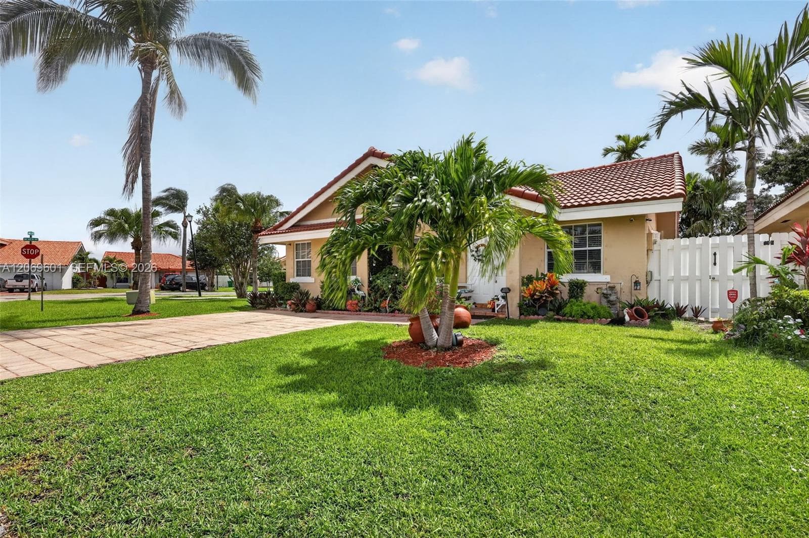 18847 NW 83rd Pl, Hialeah, FL 33015 photo 3