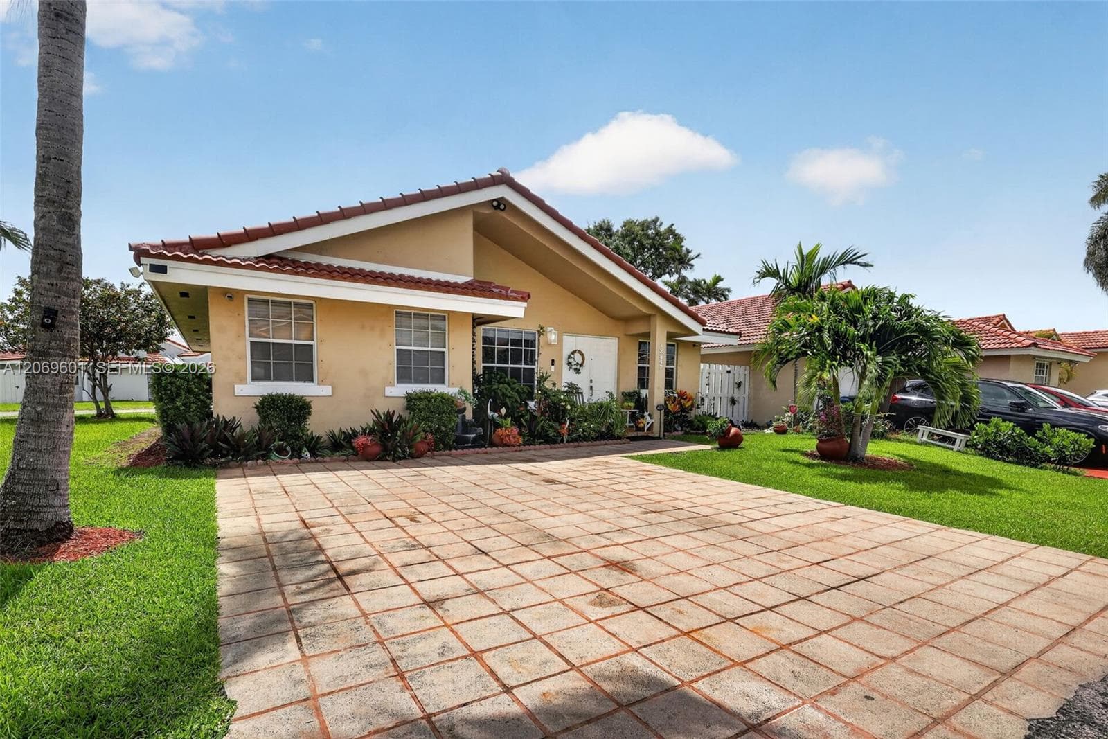 18847 NW 83rd Pl, Hialeah, FL 33015 photo 5