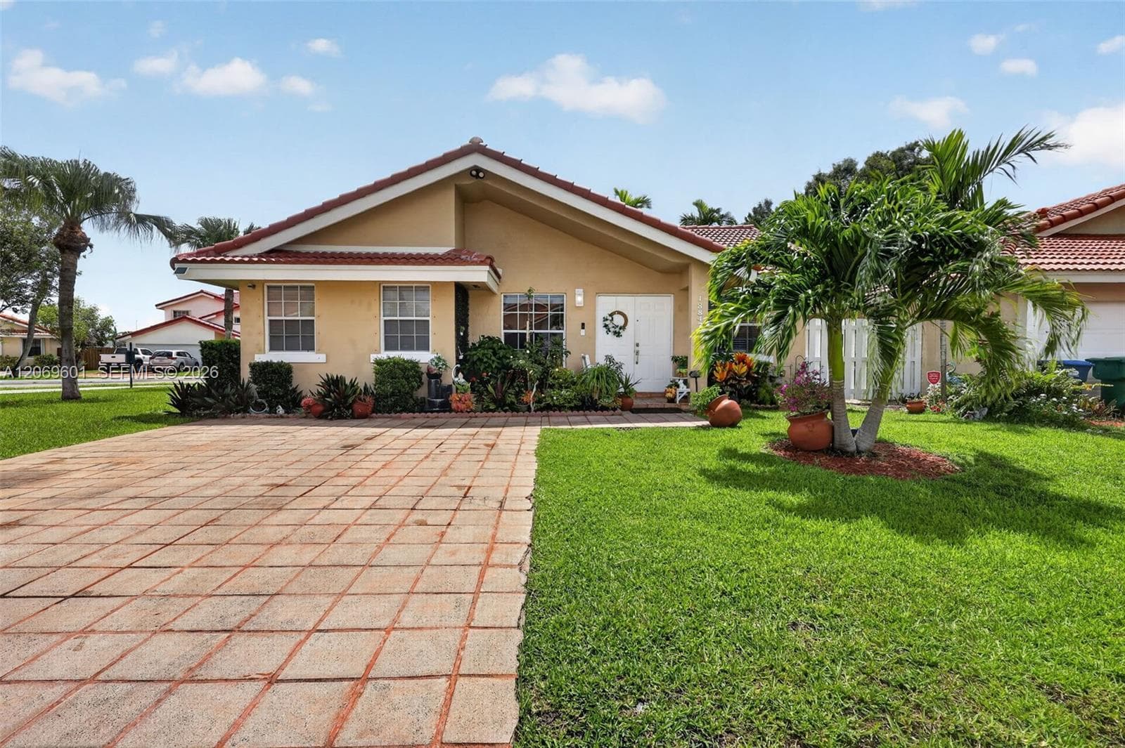 18847 NW 83rd Pl, Hialeah, FL 33015 photo 4