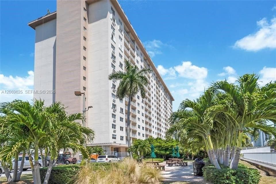 400 Kings Point Dr # 316, Sunny Isles Beach, FL 33160