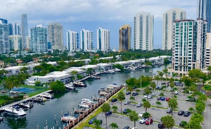 400 Kings Point Dr # 316, Sunny Isles Beach, FL 33160 photo 5