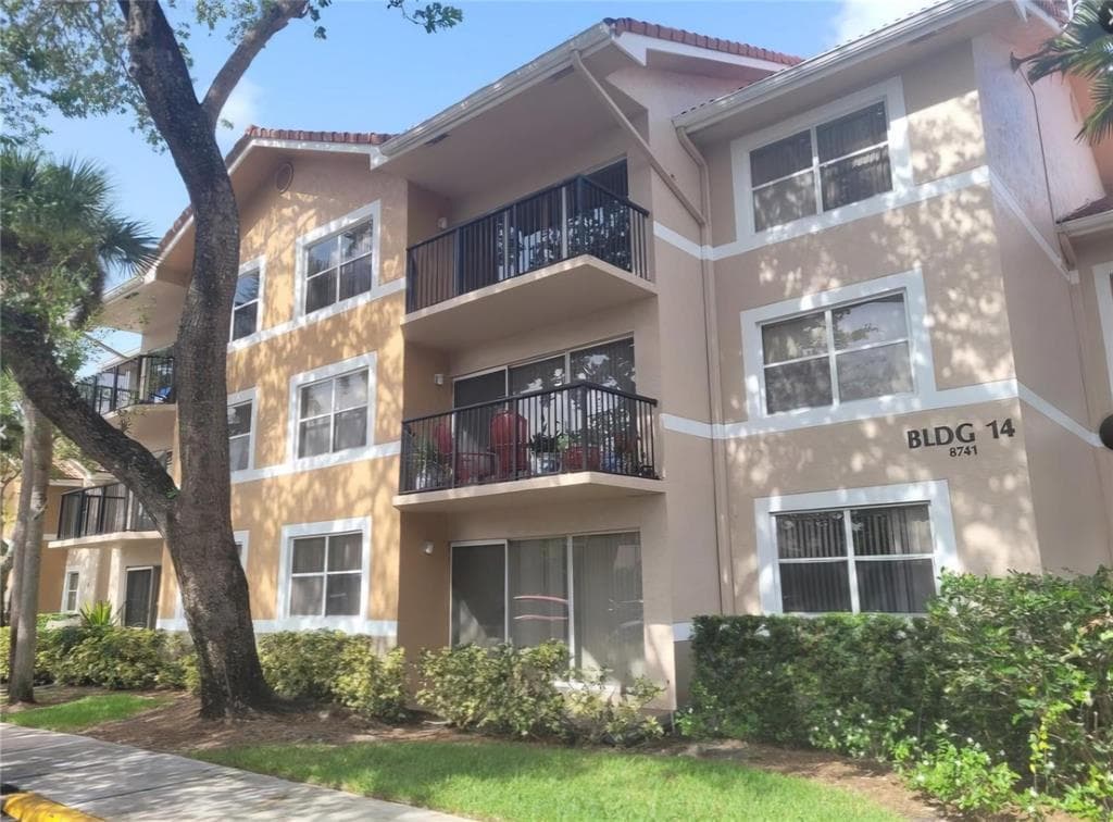 8741 Wiles Road # 305, Coral Springs, FL 33067