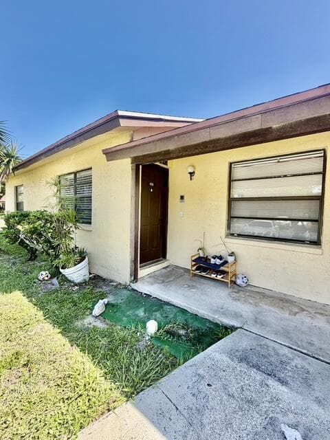 419 GLENWOOD Drive, West Palm Beach, FL 33415 photo 2
