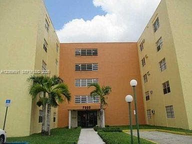 7000 NW 186th St # 4-323, Hialeah, FL 33015 photo 3