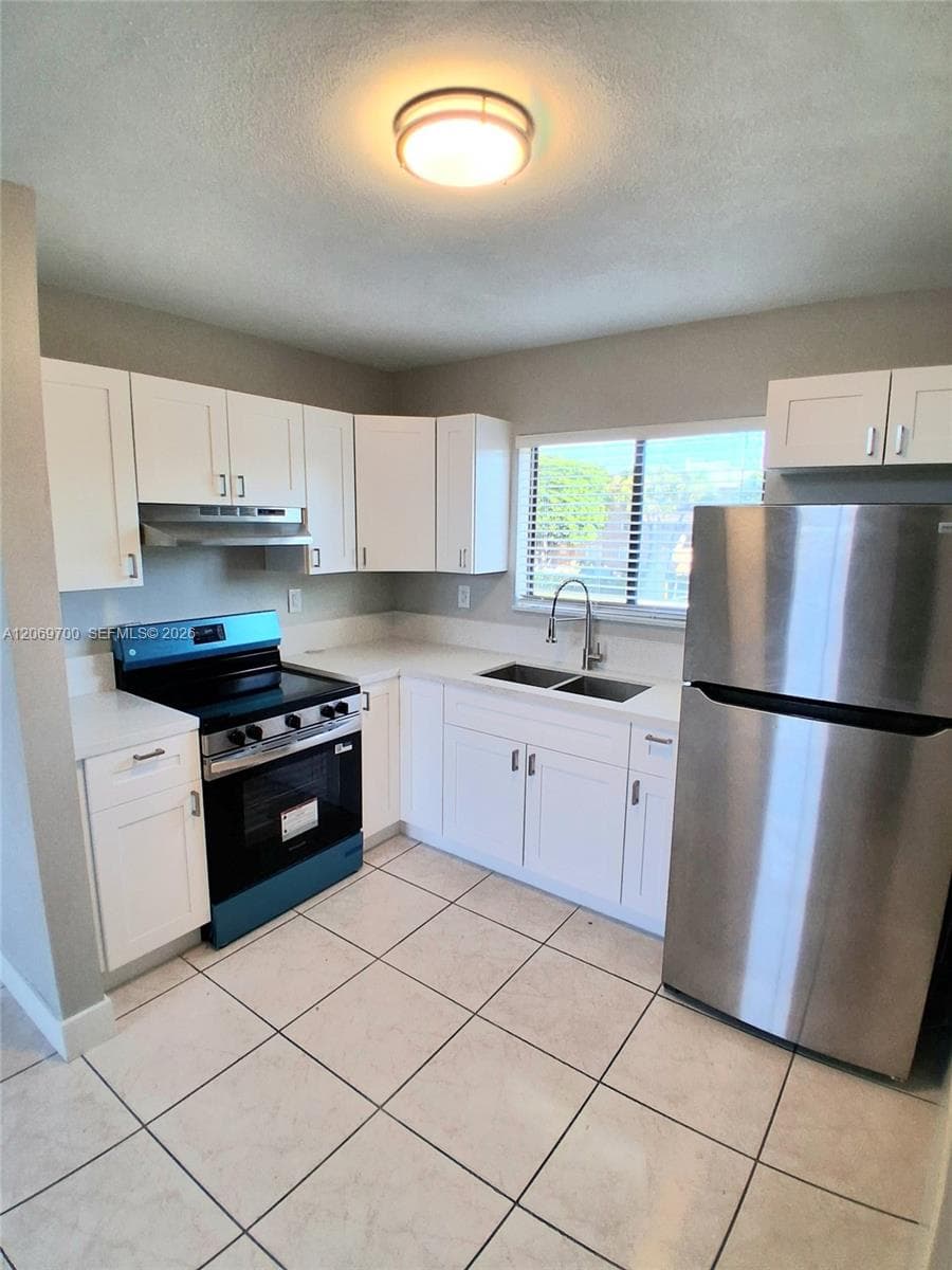 2770 W 60th Pl # 201, Hialeah, FL 33016 photo 3