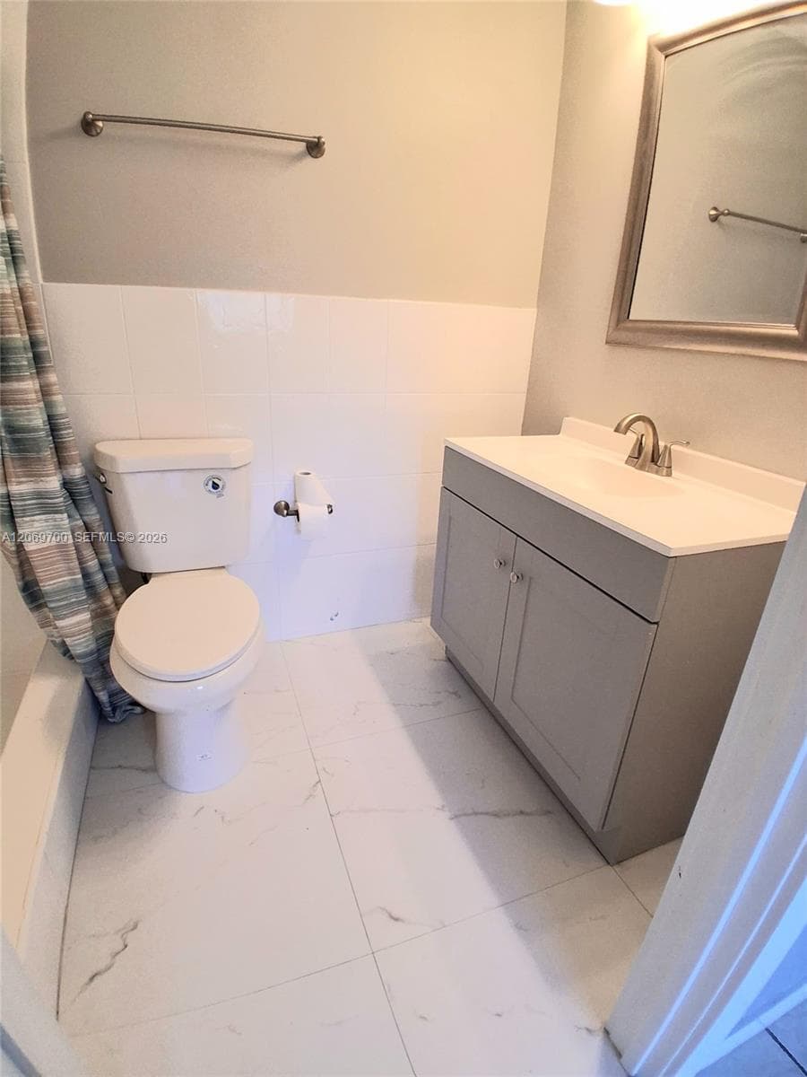 2770 W 60th Pl # 201, Hialeah, FL 33016 photo 5