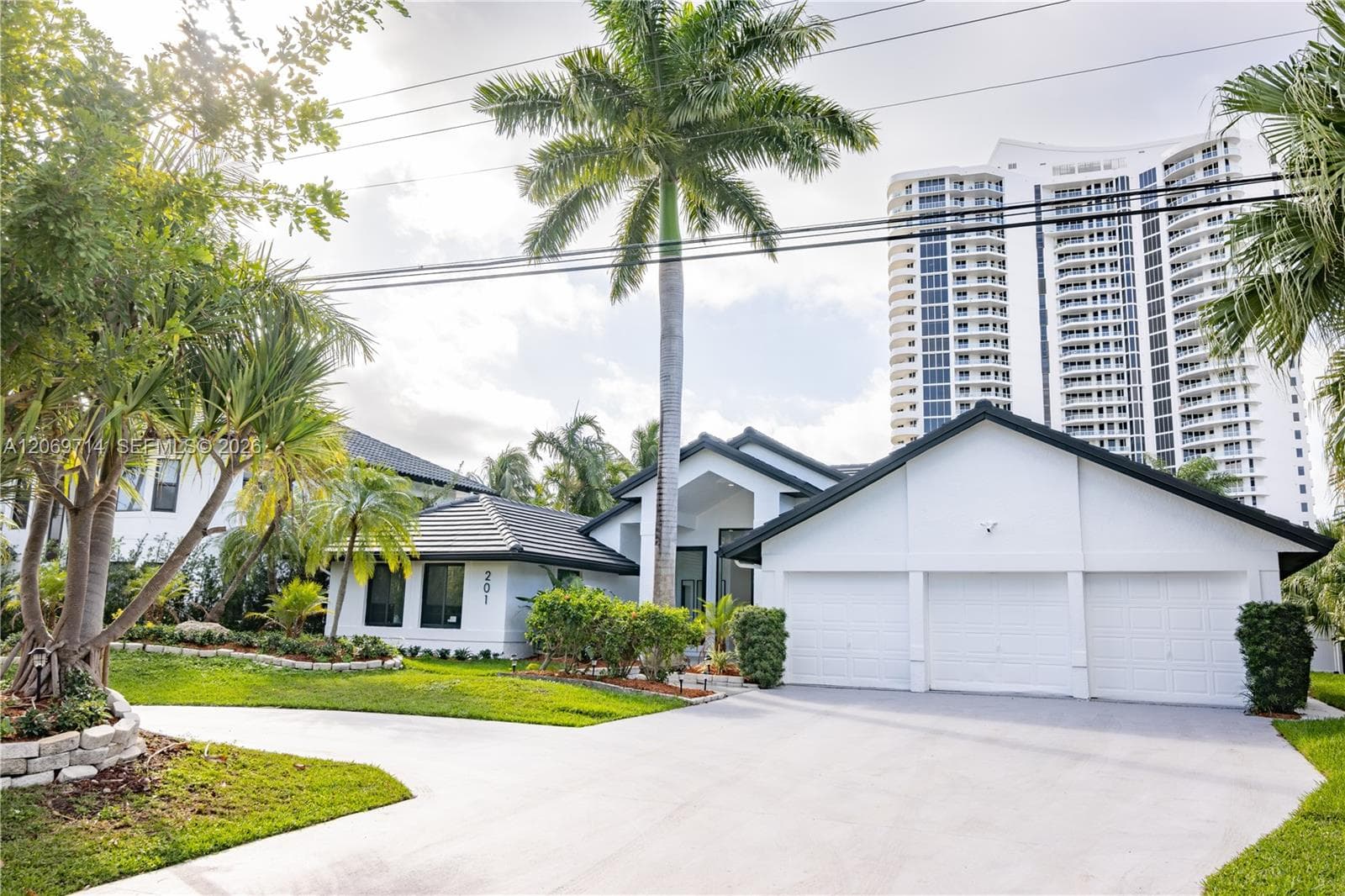 201 Holiday Dr, Hallandale Beach, FL 33009 photo 2